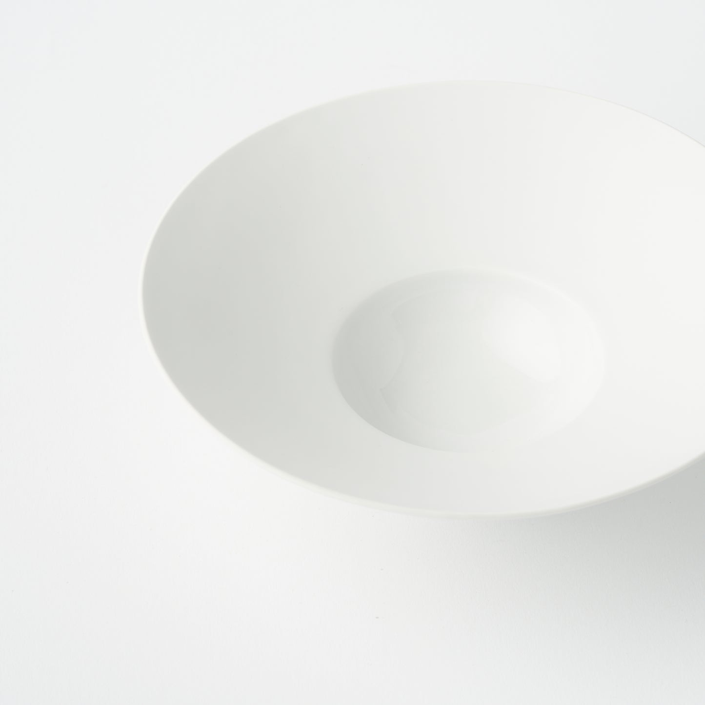 Frame Wide Rim Bowl - White Blast Rim and Glossy White Inner Bowl