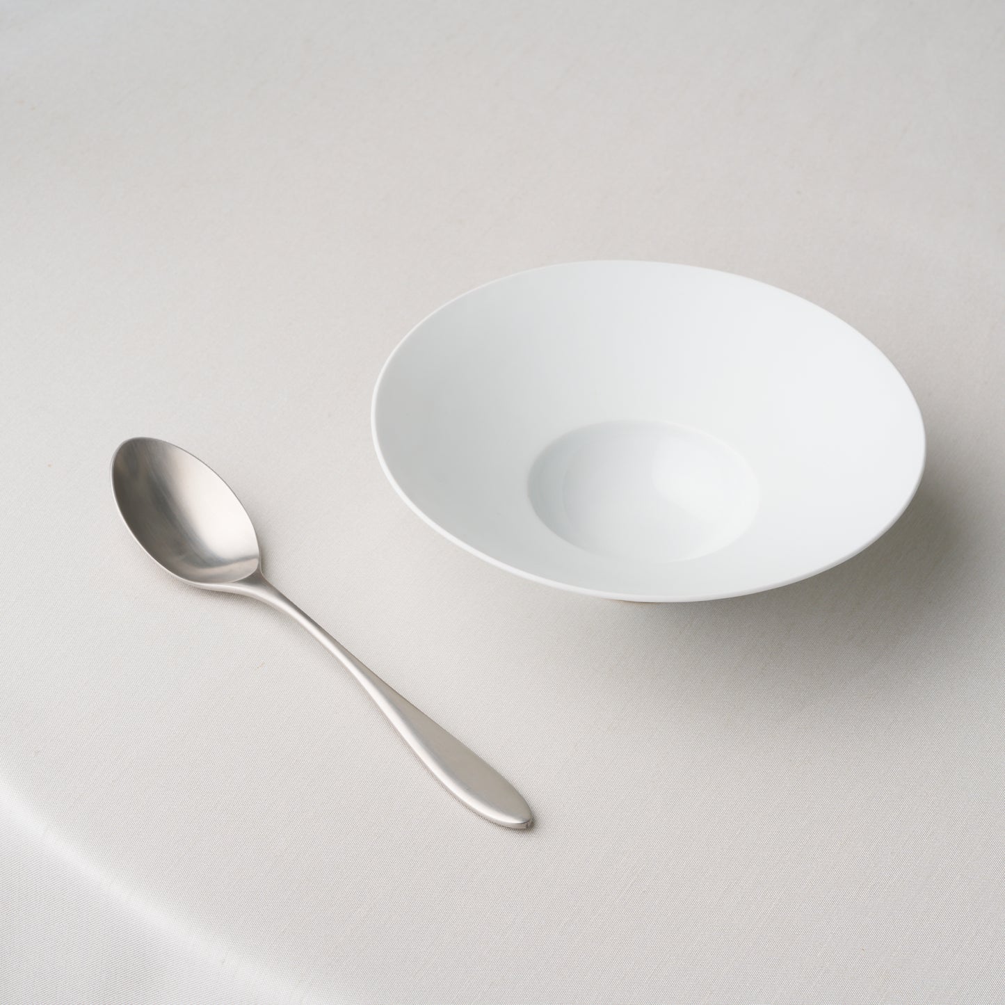 Frame Wide Rim Bowl - White Blast Rim and Glossy White Inner Bowl