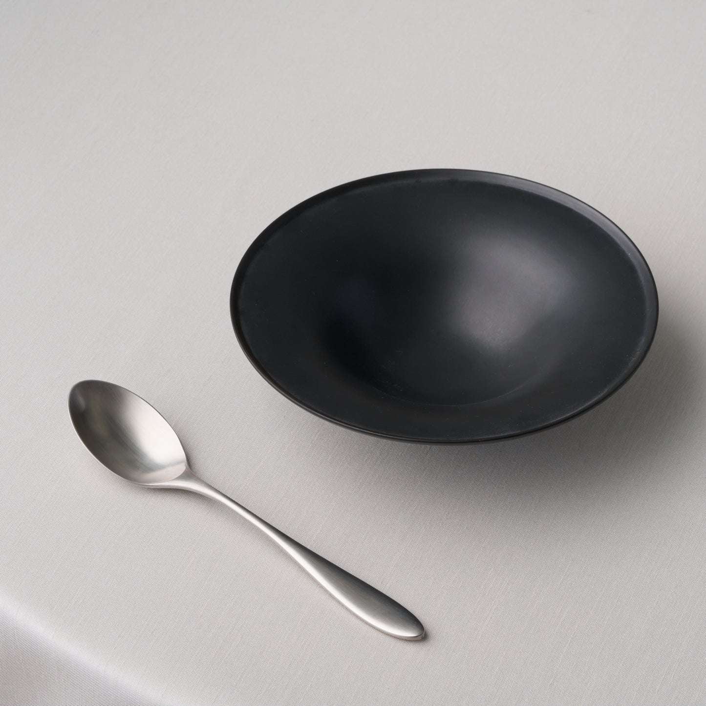Bowl with Rim φ17.5cm