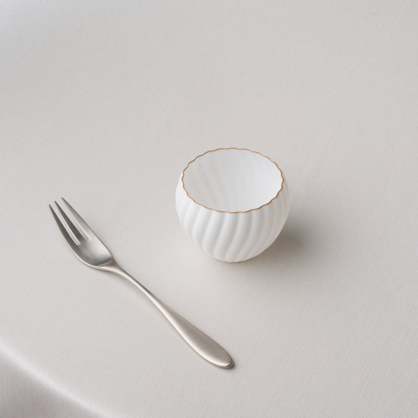 Eggshell Twisted Chrysanthemum Split Dessert Cup