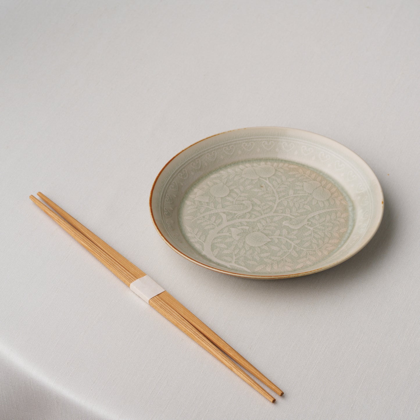 Relief Plate with Rim