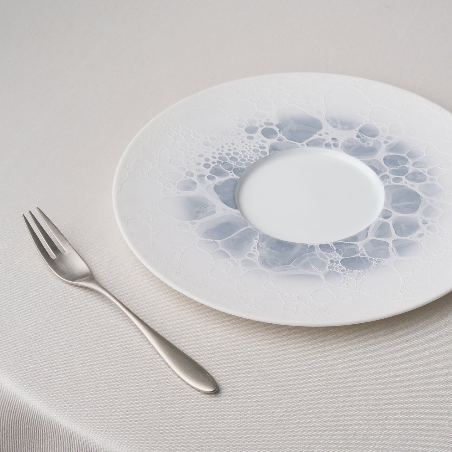 Awa Wide Rimmed Plate 26cm