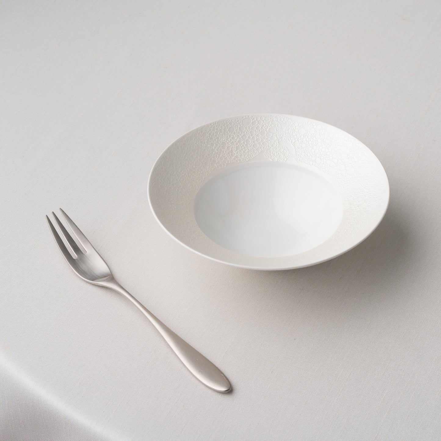 Frame Medium Rim Bowl - Mica Silver on Awagesho White (Center Glossy White)