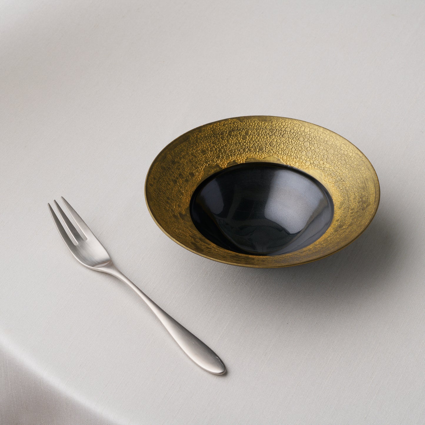 Frame Medium Rim Bowl - Mica Gold on Awagesho Black (Center Glossy Black)