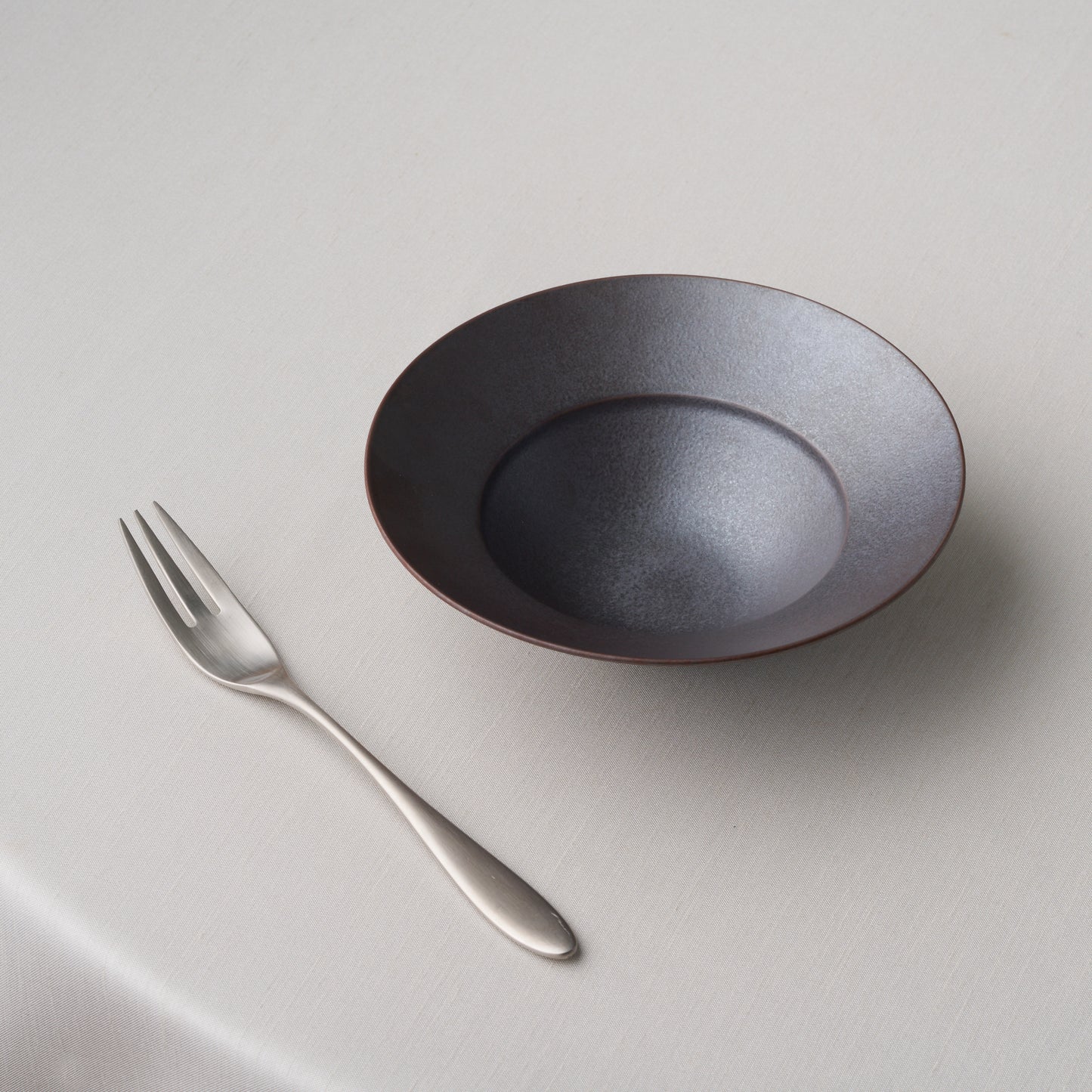 Frame Medium Rim Bowl - Iron Glaze