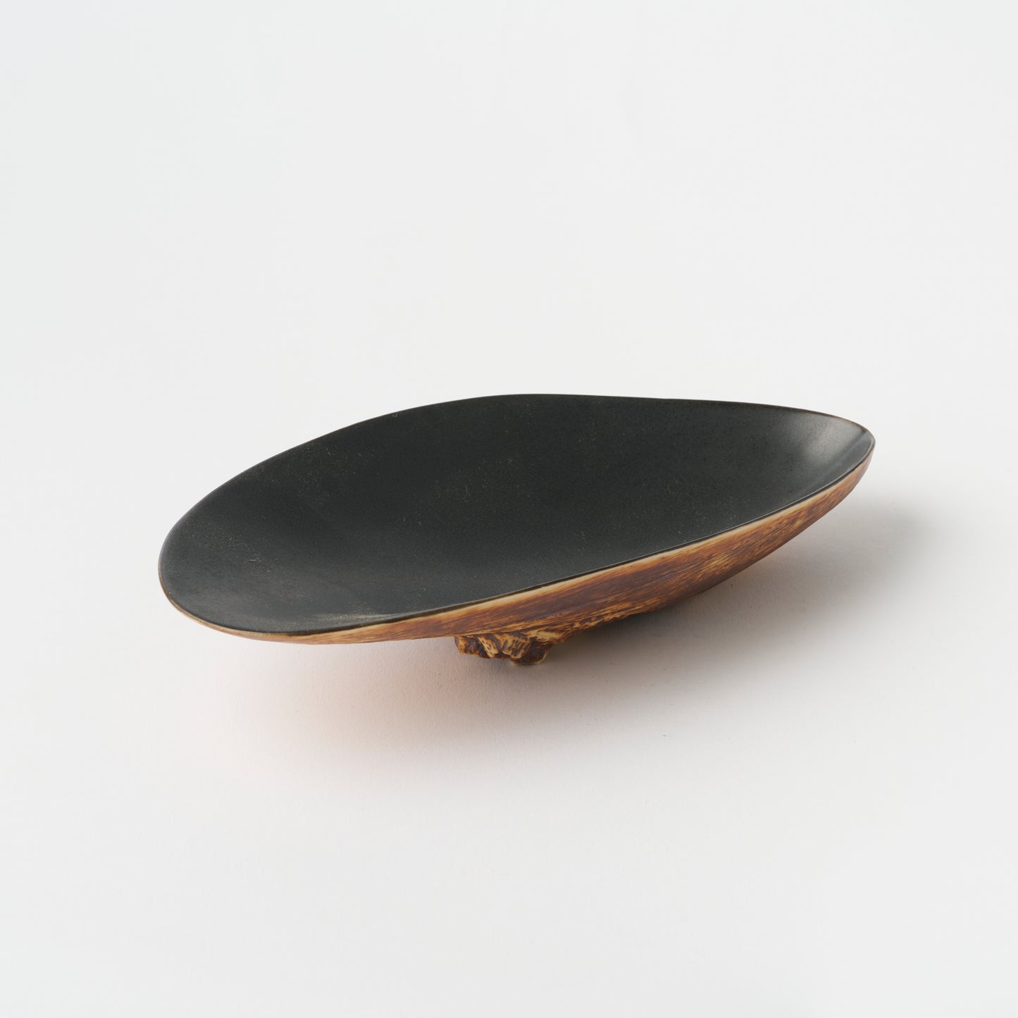 Mussel Plate Rusty Inner Black